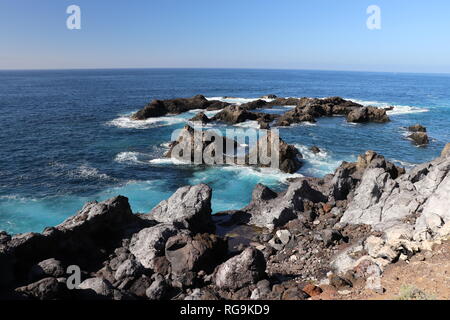 Des rochers près de Los Gigantes, sur l'île de Tenerife, dans les îles Canaries Banque D'Images