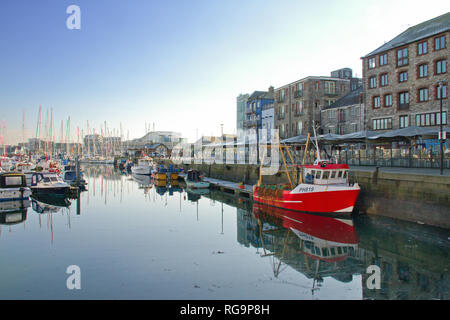 Le Cornouish Gem, pH 819 amarré à Sutton Harbour Plymouth. Amarrages pour bateaux de pêche et yachts. Banque D'Images