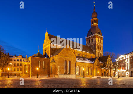 À l'aube d'hiver cathédrale de Riga, Lettonie. Banque D'Images