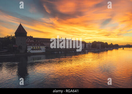 Allemagne, Bade-Wurtemberg, Lac de Constance, Rhin, tour Rheintor au coucher du soleil Banque D'Images