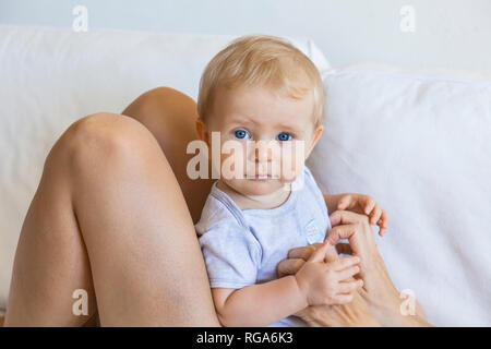 Portrait of baby girl with her mother Banque D'Images