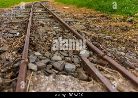 Point de vue de l'image faible jauge étroite voie ferrée pour un train à Agnew Park, Perth, Ecosse, Royaume-Uni Banque D'Images