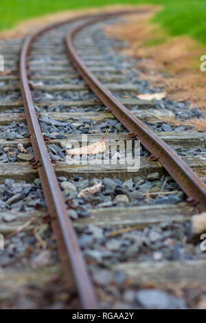 Point de vue de l'image faible jauge étroite voie ferrée pour un train à Agnew Park, Perth, Ecosse, Royaume-Uni Banque D'Images