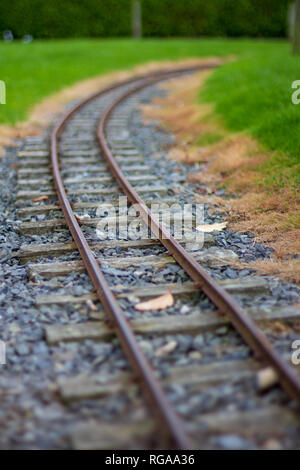 Point de vue de l'image faible jauge étroite voie ferrée pour un train à Agnew Park, Perth, Ecosse, Royaume-Uni Banque D'Images