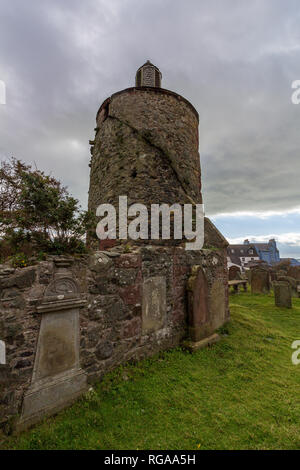 Tour et cimetière de l'ancienne église Saint André de Stranraer en Ecosse, Royaume-Uni Banque D'Images