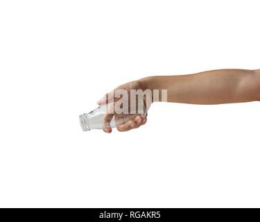 Portrait de femme hand holding bouteille transparente sans étiquette isolé sur fond blanc. Clipping path :. Banque D'Images