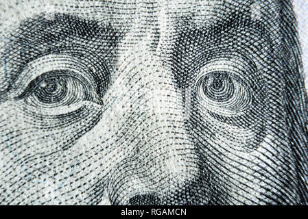 Dolar USA close up. Franklin yeux macro. La texture du fragment du dollar. Billets USD la texture. Une centaine de dollars américains. $ 100. Banque D'Images