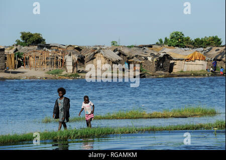 La Zambie Rhône Mongu, Mulamba port de plaine inondable de la rivière Zambèze / SAMBIA Rhône , Stadt Mongu , Hafen Mulamba dans der Fluss Zambèze des Flutebene Banque D'Images