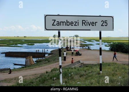 La Zambie Rhône Mongu, Mulamba port de plaine inondable de la rivière Zambèze / SAMBIA Rhône , Stadt Mongu , Hafen Mulamba dans der Fluss Zambèze des Flutebene Banque D'Images