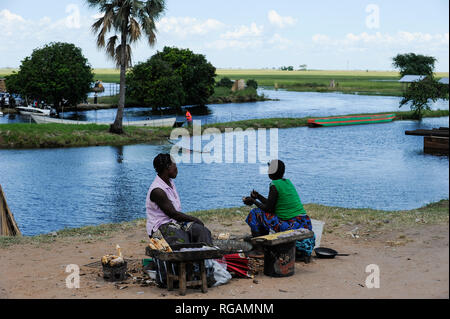 La Zambie Rhône Mongu, Mulamba port de plaine inondable de la rivière Zambèze / SAMBIA Rhône , Stadt Mongu , Hafen Mulamba dans der Fluss Zambèze des Flutebene Banque D'Images