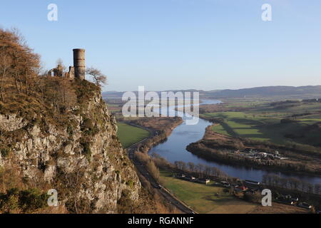 Sur la colline de Kinnoull folie et rivière Tay Perthshire en Écosse Janvier 2019 Banque D'Images