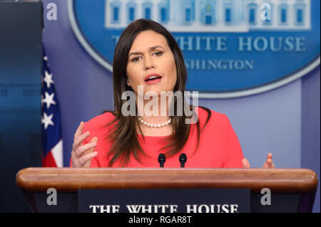 Secrétaire de presse de la Maison Blanche Sarah Sanders dans la salle des conférences de presse de la Maison Blanche à la Maison Blanche à Washington, DC. Banque D'Images