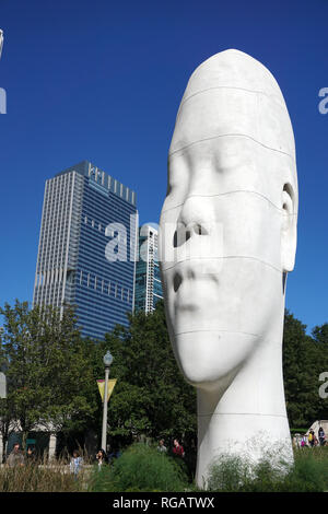 Les visages sont partout dans le centre-ville de Chicago. Banque D'Images