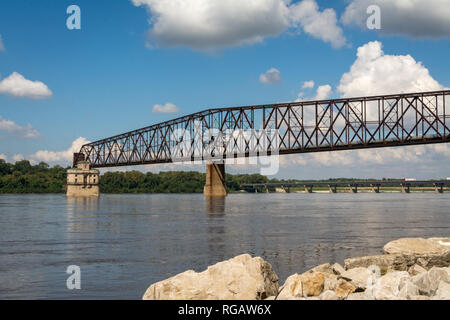 L'ancienne chaîne de roches travées des ponts entre le Missouri et l'Illinois et fait partie de la route historique 66. Banque D'Images