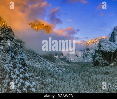 Tempête de compensation, El Capitan, Yosemite National Park, Californie Banque D'Images