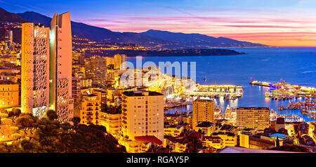 La ville de Monte Carlo soirée colorée vue panoramique à partir de ci-dessus, Principauté de Monaco Banque D'Images