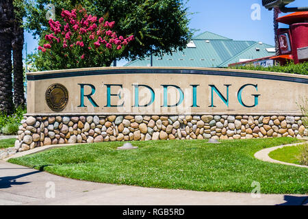 23 juin 2018 Redding / CA / USA - Grand Redding panneau à l'entrée dans la ville Banque D'Images