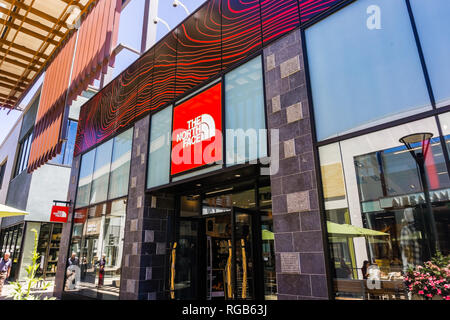 2 août 2018, Palo Alto / CA / USA - The North Face store situé dans le centre commercial de Stanford en plein air, Silicon Valley, Californie Banque D'Images