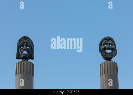 Tragédie et comédie, masque une partie de l'Adelaide Ristori monument - Cividale del Friuli, Italie Banque D'Images