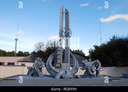 Monument aux liquidateurs de Tchernobyl qui traitait de la catastrophe nucléaire de 1986 Banque D'Images