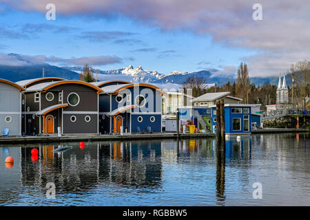 Maisons flottantes, marina de Mosquito Creek, North Vancouver, Colombie-Britannique, Canada Banque D'Images