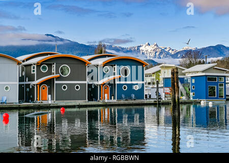 Maisons flottantes, marina de Mosquito Creek, North Vancouver, Colombie-Britannique, Canada Banque D'Images