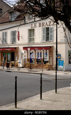 AJAXNETPHOTO. PORT MARLY, FRANCE. - Café célèbre par ART - CAFE LE BRAZZA À PROXIMITÉ DE LA SEINE, rendue célèbre par le peintre impressionniste Alfred Sisley dans sa peinture 1876 'L'INONDATION UN PORT MARLY'. PHOTO:JONATHAN EASTLAND REF:R60904 317 Banque D'Images