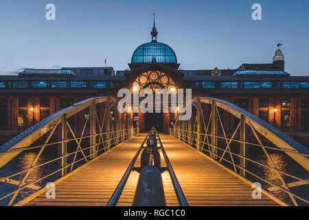 Allemagne, Hambourg, Altona, fish market hall de l'heure bleue Banque D'Images