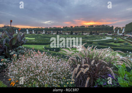 Allemagne, Hanovre, Basse-Saxe, Herrenhaeuser Gaerten, grand jardin dans la soirée Banque D'Images