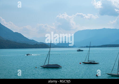 L'Autriche, Ausseer Land, bateaux sur un lac Banque D'Images