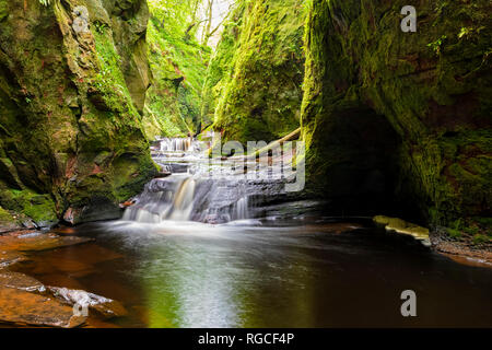 Grande Bretagne, Ecosse, Parc National des Trossachs, Finnich Glen Canyon, la chaire du diable, rivière Carnock brûler Banque D'Images