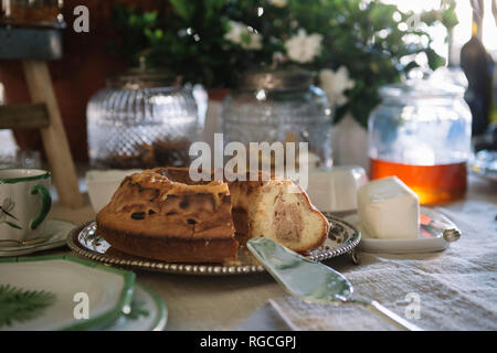 En gâteau sur le buffet d'un brunch de luxe Banque D'Images