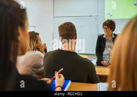 Les élèves de maître à l'auditorium à l'université Banque D'Images