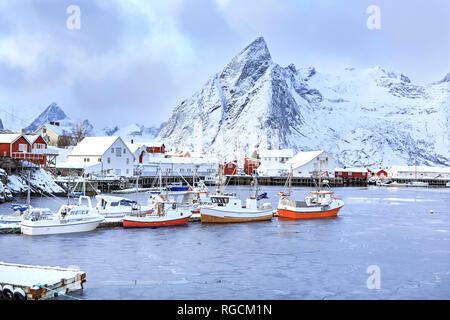 Le village de pêcheurs de Hamnoy sur les îles Lofoten, Norvège Banque D'Images