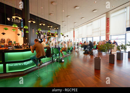 Copenhague, Danemark - circa 2014 SEPTEMBRE : à l'intérieur de l'aéroport de Copenhague Kastrup,. Banque D'Images