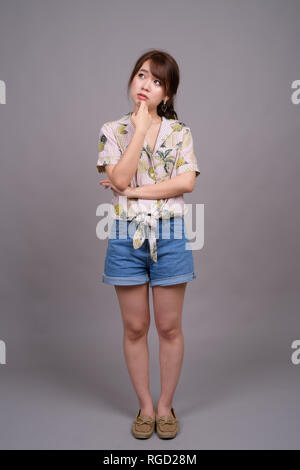 Full Length portrait of beautiful Young Asian woman Banque D'Images