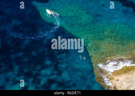 La Corse, de la Méditerranée, plage de rochers Banque D'Images