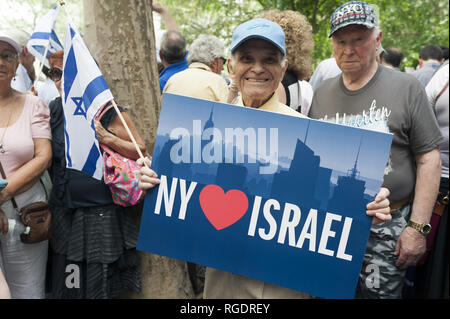 Plus de 10 000 manifestants se sont rassemblés près de l'Pro-Israel pour un rassemblement de l'ONU de soutenir Israël au cours de la présente crise israélo-palestinienne, le 28 juillet 2014 Banque D'Images