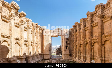 Porte d'entrée au Temple de Bacchus, Héliopolis vestiges romains, de Baalbek, au Liban Banque D'Images