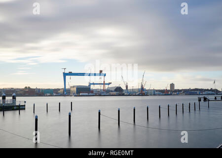 Kiel, Schleswig-Holstein / Allemagne - 29 janvier 2019 : Tyssen Krupp Bâtiments de chantier naval de Kiel, la capitale du Schleswig-Holstein Banque D'Images