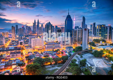 Kuala Lumpur, Malaisie. Image de paysage urbain aérien de Kuala Lumpur, Malaisie au lever du soleil. Banque D'Images
