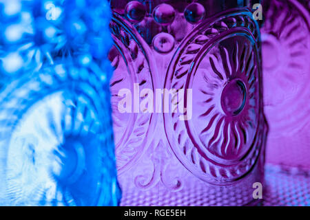 Verre à motifs, de couleur sans poignée. Banque D'Images