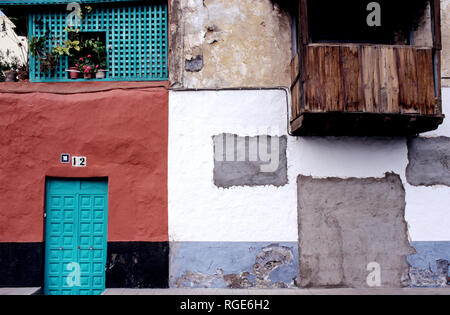 Un vieux mur coloré et à Santa Cruz de Ténérife Banque D'Images