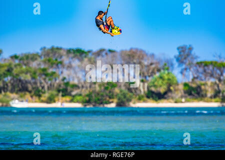 Le kitesurf sur la Sunshine Coast, Queensland, Australie Banque D'Images