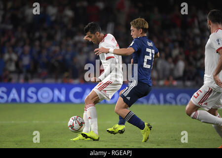 L'Iran Vahid Amiri (L) et le Japon au cours de l'Ritsu Doan déroulées d eau 2019 match de demi-finale entre l'Iran 0-3 Japon à Hazza Bin Zayed Stadium à Al Ain, Émirats arabes unis, le 28 janvier 2019. Credit : EXTRÊME-ORIENT PRESSE/AFLO/Alamy Live News Banque D'Images