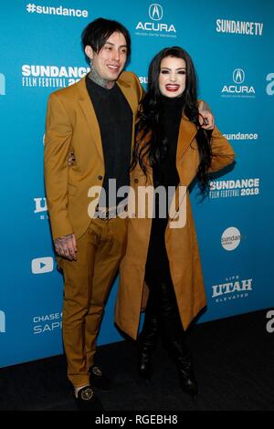 Ronnie Radke, Paige aux arrivées pour se battre avec ma famille en première mondiale au Festival du Film de Sundance 2019, Ray Theatre, Park City, UT 28 Janvier, 2019. Photo par : JA/Everett Collection Banque D'Images