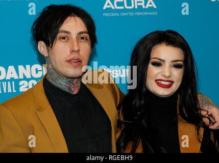 Ronnie Radke, Paige aux arrivées pour se battre avec ma famille en première mondiale au Festival du Film de Sundance 2019, Ray Theatre, Park City, UT 28 Janvier, 2019. Photo par : JA/Everett Collection Banque D'Images