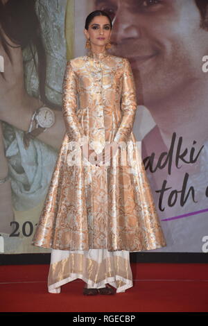 Mumbai, Inde. 28 janvier, 2019. L'actrice Sonam Kapoor vu lors de son prochain lancement de remorque Hindi film 'Ek Ladki Ko Dekha Ho Aisa Laga' à l'hôtel JW Marriott, Juhu à Mumbai. Credit : SOPA/Alamy Images Limited Live News Banque D'Images