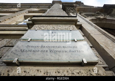 Berlin, Allemagne. 29 janvier, 2019. Vue extérieure de l'Académie des sciences de Berlin-Brandebourg et humaines (BBAW). L'inauguration du "Centre for Digital Lexicographie de la langue allemande" a eu lieu dans l'Académie. Les quatre académies des sciences de Berlin, Dresde, Leipzig et Mayence veulent créer un système d'information numérique qui décrit le vocabulaire allemand dans le passé et le présent. Credit : Jörg Carstensen/dpa/Alamy Live News Banque D'Images