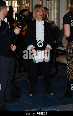 Londres, Royaume-Uni. 29 janvier, 2019. Amanda Barrie vu arriver pour le prix à l'Oldie Simpsons, sur le Strand à Londres. Credit : Terry Scott/SOPA Images/ZUMA/Alamy Fil Live News Banque D'Images